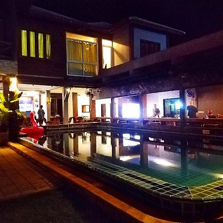 Billabong Hostel บ้านใต้ ภายนอก รูปภาพ